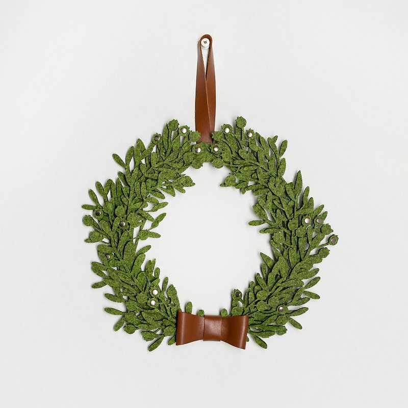Green felt Christmas wreath - classic Christmas decor and festive traditions - 牆貼/牆身裝飾 - 聚酯纖維 綠色