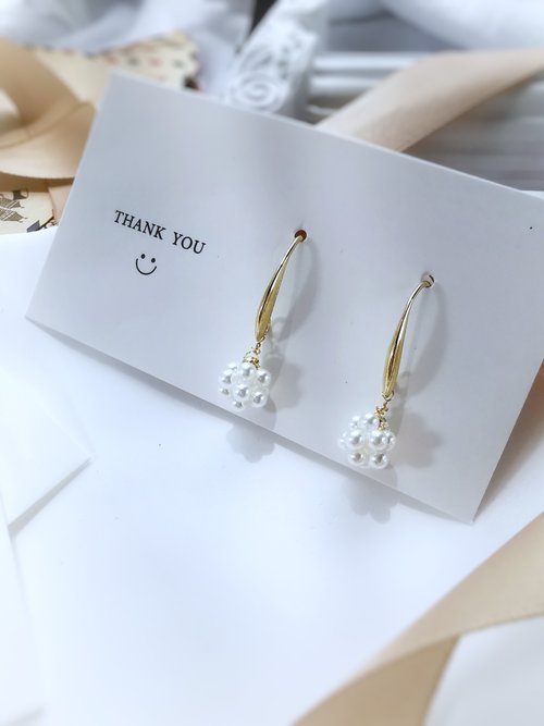 Bella Gems & Crystal 14Kgf 珍珠花球耳環