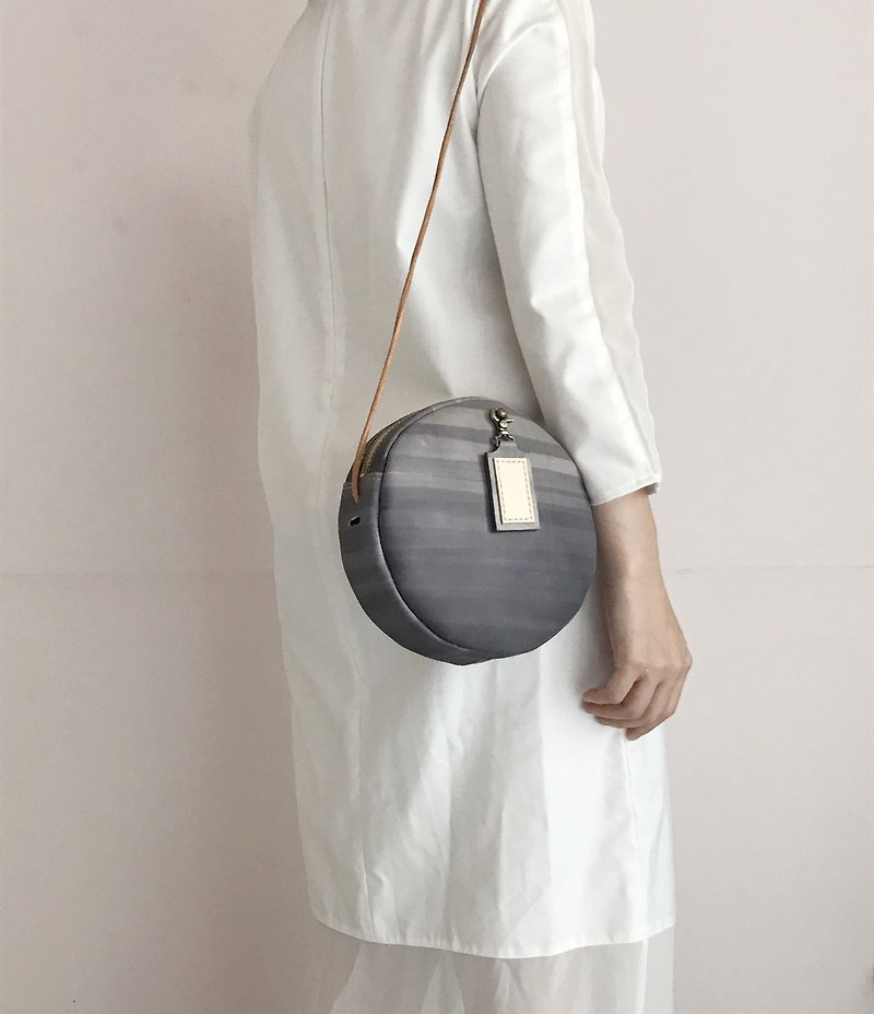 Branded bag │ round bag body + strap (without strap) │ gray blue - กระเป๋าแมสเซนเจอร์ - หนังแท้ สีเทา