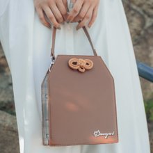 【日系穿搭 | 旅行小包】 御守皮革包-栗啡色 (配備長短肩帶)