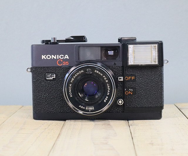 Working item] Old film camera KONICA C35 EF S/N125702 m043