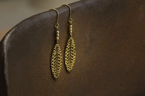 生生蔓 :: 復古黃銅手作飾品 .vintage accessories 簡約雙片黃銅葉耳環