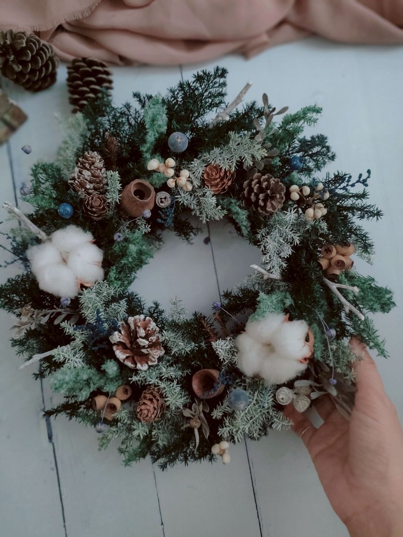 【1名から開講】フラワーアレンジメント - 雪の温もり（円形リース・中）プリザーブドクリスマスリース - 華道・生け花教室 - 寄せ植え・花 