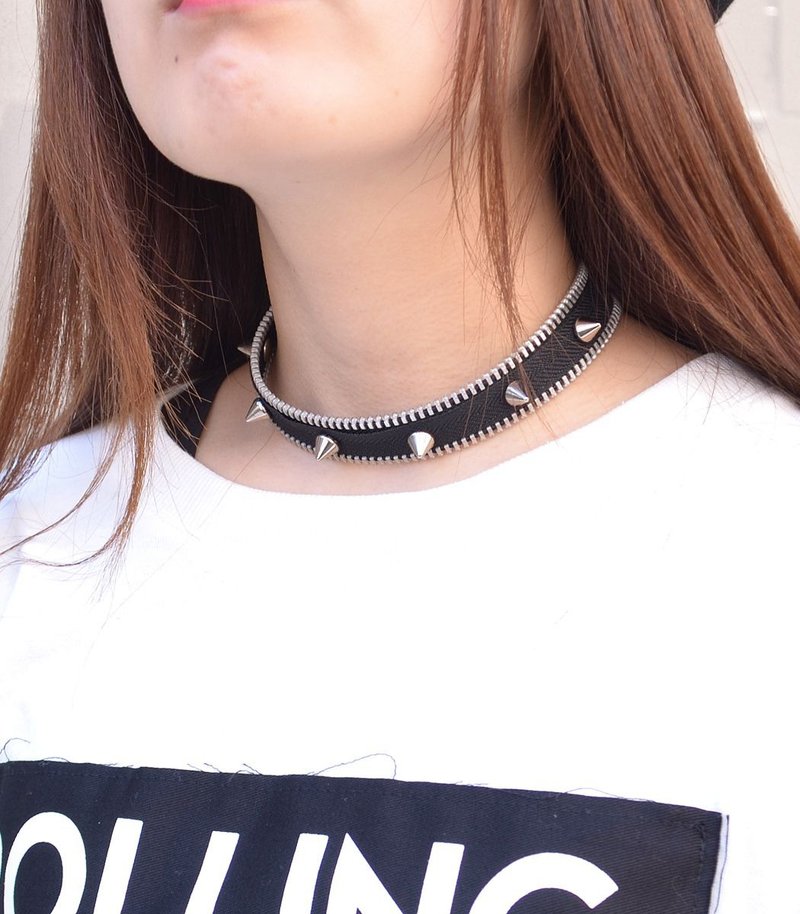 スパイクスタッズジップチョーカー/ブラック/シルバー/Fサイズ/hellcatpunks/hcp-ac-0097 - 頸鏈 - 銅/黃銅 黑色