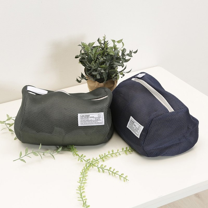 Japan's FUJI BOEKI LAID BACK cylindrical luggage and laundry storage bag - 2 colors available - กระเป๋าเครื่องสำอาง - เส้นใยสังเคราะห์ หลากหลายสี