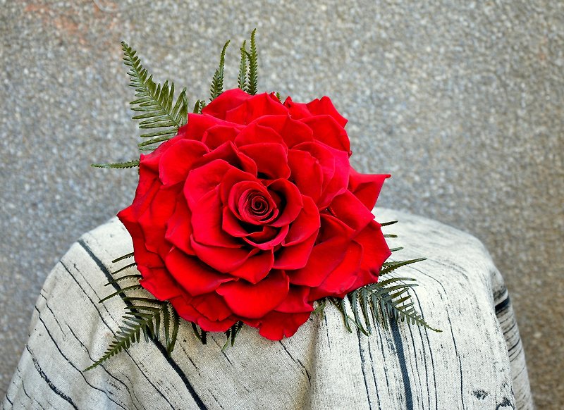Melissa stitching roses bouquet - ตกแต่งต้นไม้ - พืช/ดอกไม้ สีแดง