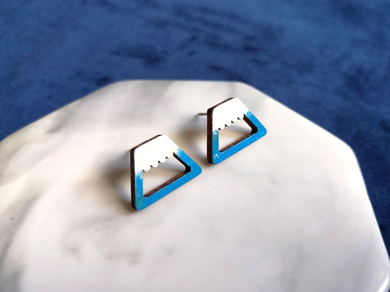 手繪富士山鏤空木耳釘 - 耳夾 防敏 不鏽鋼 大自然 - 耳環/耳夾 - 木頭 藍色