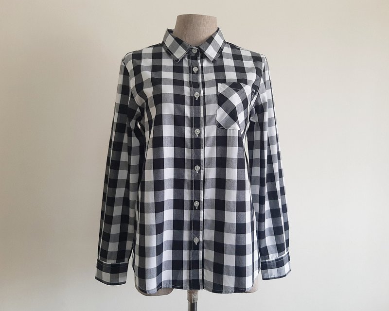 Vintage White Black Check Shirt - เสื้อผู้หญิง - วัสดุอื่นๆ สีดำ