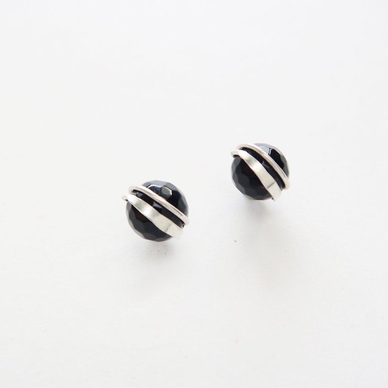 925 Sterling Silver Exclusive Bright Pattern Geometric Circle-Black Onyx Stud Earrings Pair - ต่างหู - เงินแท้ สีดำ