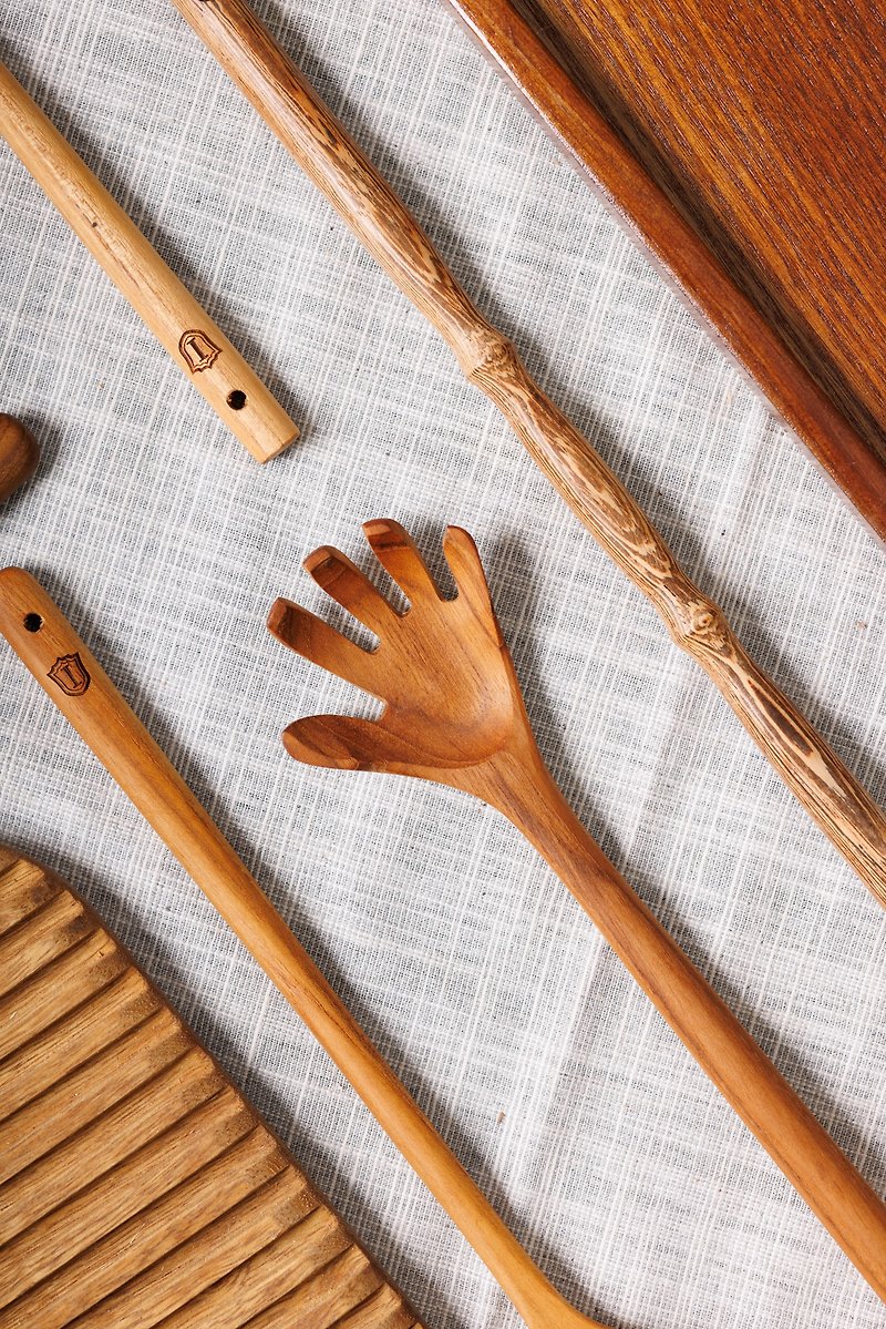 Islandoffer Thailand made Teak Wood Hand-shaped Back Scatcher (1pc) - Other - Wood Gold