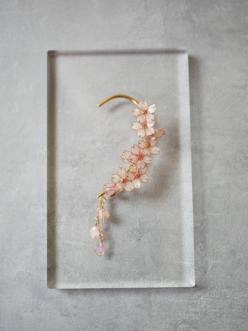 Weeping cherry blossom ear hook for Binaural - ต่างหู - เรซิน สึชมพู