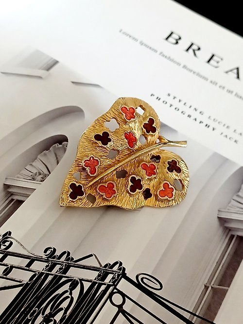 老時光製造所 vintage jewelry Florenza 簍空琺瑯葉形別針