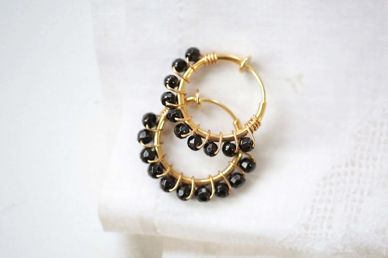 Happy circle │Black agate Stone earrings can be clipped birthday gift natural stone - ต่างหู - โลหะ สีดำ