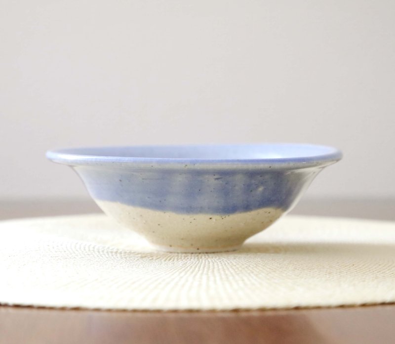 シーブルーの釉薬 かけ分けボウル - 茶碗・ボウル - 陶器 ブルー