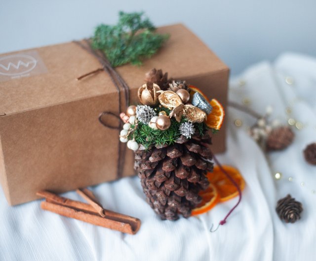 Pinecone Holiday Gift Wrap