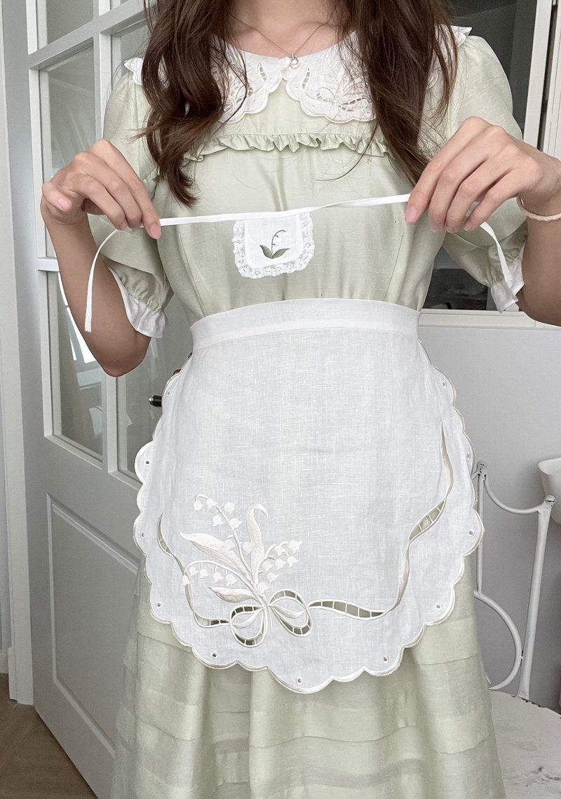 Lily of the Valley Embroidered Half Circle Apron Linen Linen Linen Handmade - อื่นๆ - ผ้าฝ้าย/ผ้าลินิน ขาว