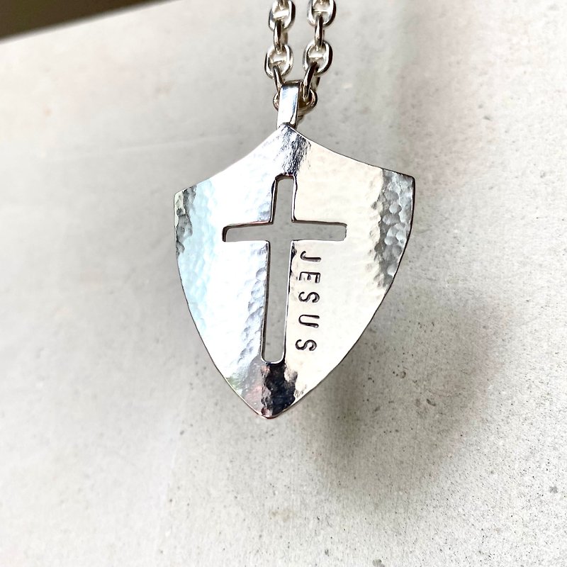 MIH Metalworking Jewelry | Heart on Ten Frames-Shield Sterling Silver Necklace Cross shield necklace - สร้อยคอ - เงินแท้ สีเงิน