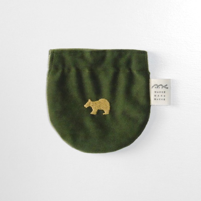 Embroidered suede pouch bear - กระเป๋าเครื่องสำอาง - เส้นใยสังเคราะห์ สีเขียว