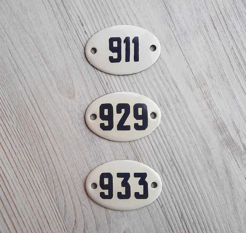 Enamel metal vintage door number sign 911 929 933 black white address plate USSR - 門簾/門牌 - 其他金屬 白色