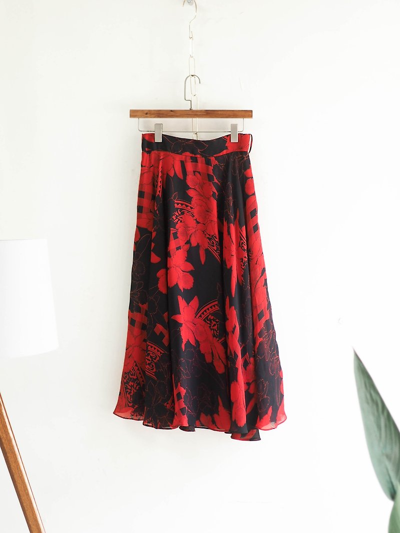 Enthusiastic flame pure red x ink black green love time antique double spinning A-line wrap skirt skirt skirt - Skirts - Polyester Red