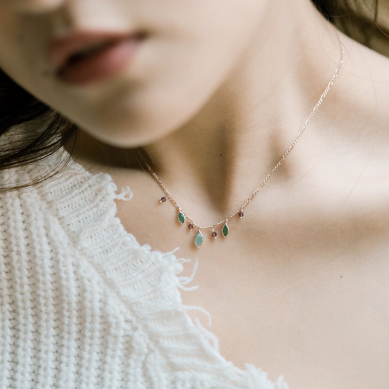 Persephone Leaf Spring Necklace - สร้อยคอ - เครื่องเพชรพลอย 