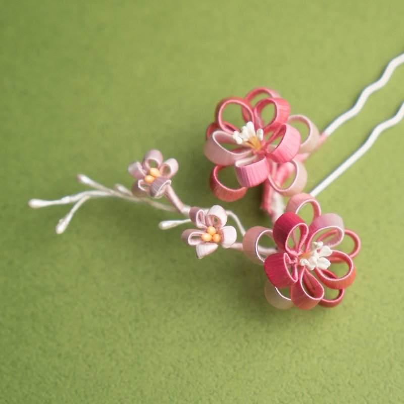Wrapped hair fork-peach blossom and red - Brooches - Paper Pink