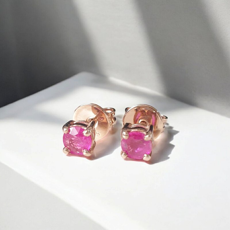 ต่างหู Ruby size 4 mm ตัวเรือน Silver 925 in rose gold plated - ต่างหู - เครื่องเพชรพลอย สีแดง