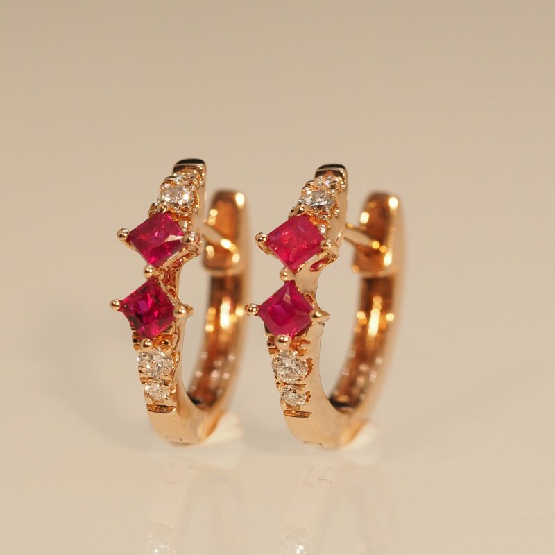 18K金紅寶鑽石耳環 18K GoldRuby and Diamond Hoop Earrings - 耳環/耳夾/耳骨夾 - 貴金屬 