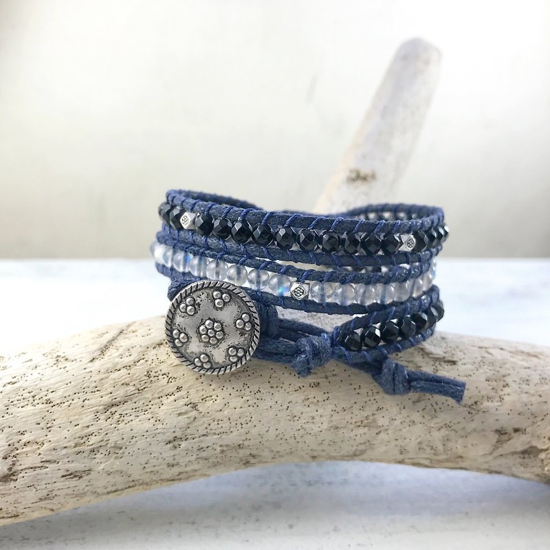 Flower Power 藍黑系天然石編織手環 月光石 黑瑪瑙 客製化商品 - 手鍊/手環 - 寶石 藍色