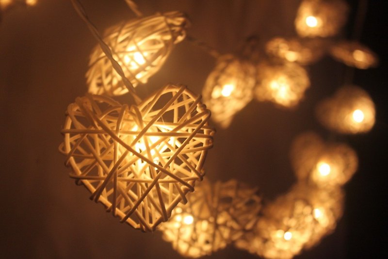 20 White Heart Rattan String Lights for Home Decoration Wedding Party Bedroom Patio and Decoration - โคมไฟ - วัสดุอื่นๆ 