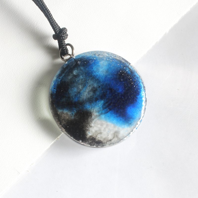 Blue Jasmine / Resin Necklace with Mirror inlay - Necklaces - Resin Blue