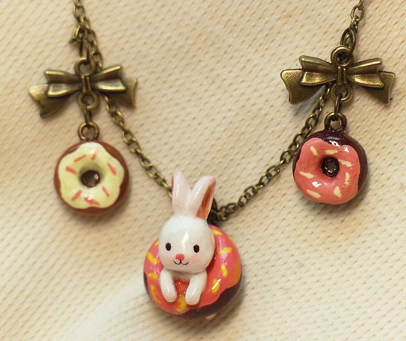 The only one | Donut Bunny Necklace Pendant - สร้อยคอ - ดินเหนียว สึชมพู