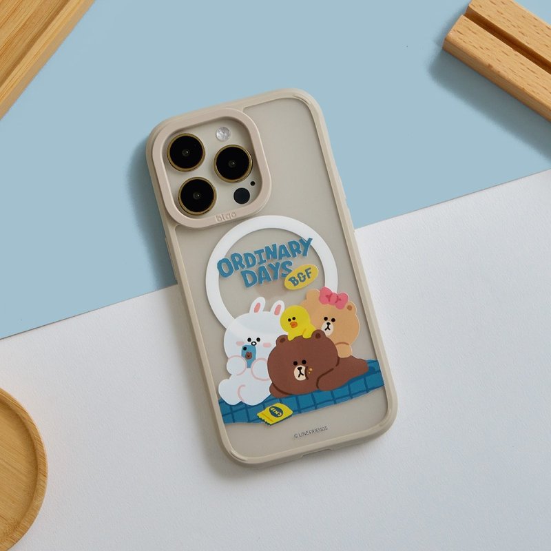 LINE FRIENDS Classic-Casual Daily Aurora Fog MagSafe iPhone Case - Phone Cases - Plastic Multicolor