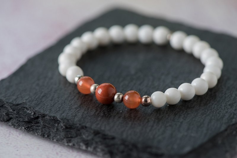 Clam series. should. A 6mm clamshell bracelet with southern red agate. - Bracelets - Gemstone White