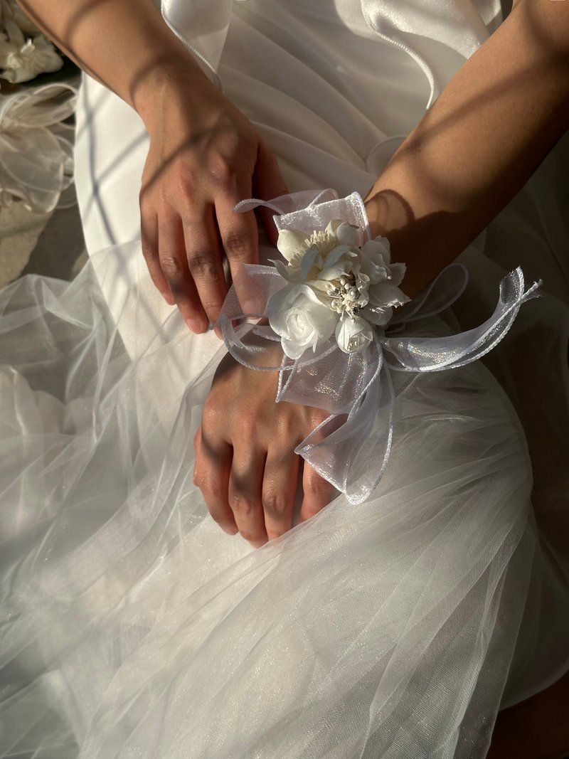 2朵1組純白色系手作花,胸花,布紗花,手腕花,禮服花,婚宴配飾,舞台 - 胸花/手腕花 - 聚酯纖維 白色