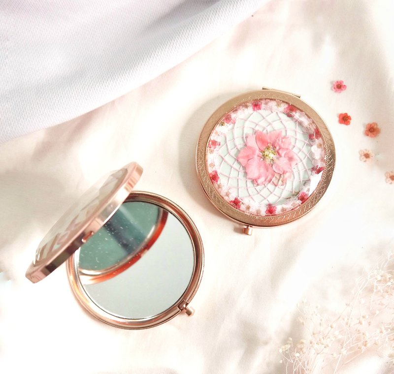 Pressed Flower Dreamcatcher Compact Mirror | Pink & Rose Gold - อุปกรณ์แต่งหน้า/กระจก/หวี - โลหะ สึชมพู