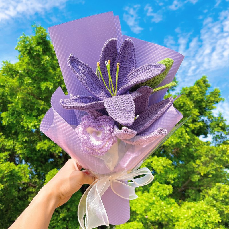畢業禮物 畢業花束 客製化禮物2025手工編織紫色百合與玫瑰花束 - - 乾燥花/永生花 - 棉．麻 紫色