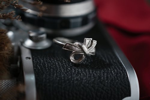 星期天古董飾品/雜貨 【老飾品/西洋老件】美國AVON銀色緞帶蝴蝶結造型古著戒指