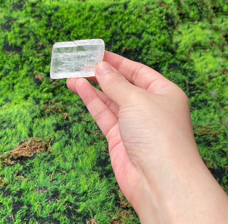 能量擺件-天然冰透彩紅白方解石 原礦 療癒 加強能量 快速出貨 - 擺飾/家飾品 - 水晶 白色