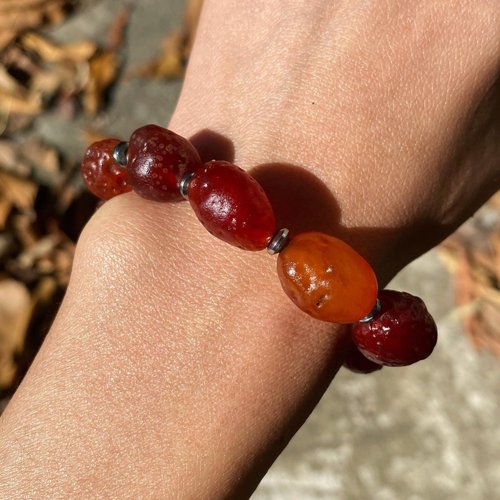 遺失物】天然石ゴビ瑪瑙古いバーガンディキャンディーブレスレット