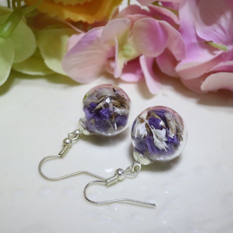 <Love Flower FloriHolic> forget-me-dried flowers hanging glass ball earrings - ต่างหู - แก้ว สีม่วง