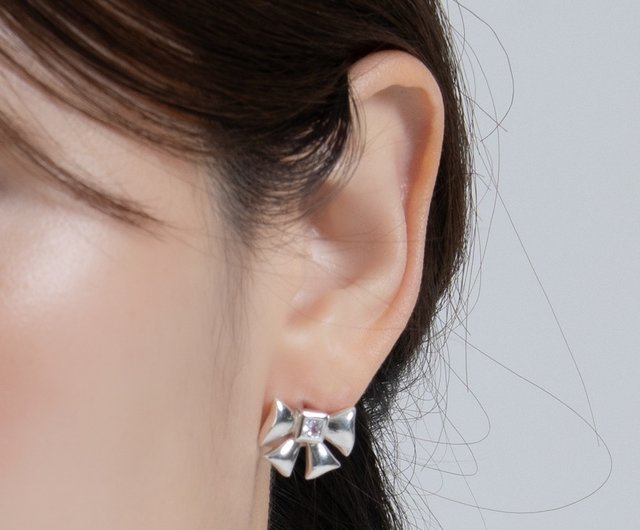 haime witty ribbon earring (3mm cubic) - Shop haime Earrings