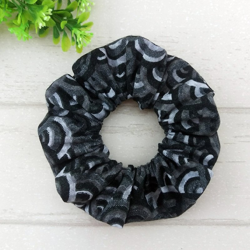 Gray black and wind waves. Handmade donut hair bundle / large intestine ring - Hair Accessories - Cotton & Hemp Gray