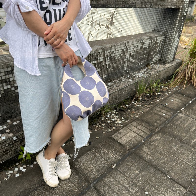 [Handmade] Circle handbag fat bag Japanese design cloth - Handbags & Totes - Cotton & Hemp Blue