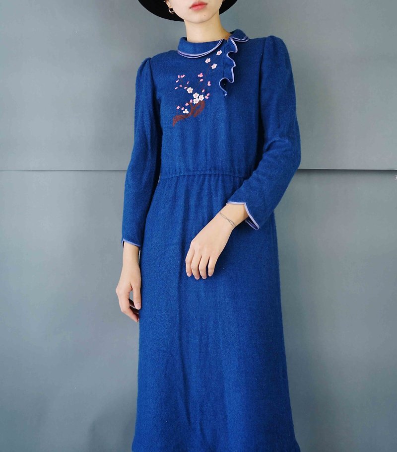 尋寶古著-寶藍色針織荷葉領刺繡復古洋裝 - 連身裙 - 聚酯纖維 藍色