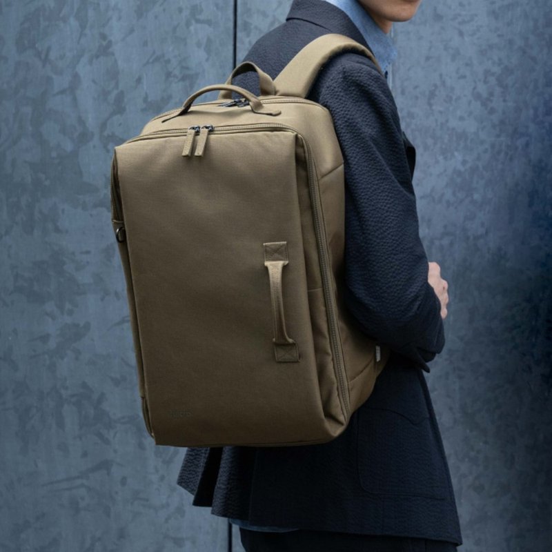 【fulcro】ESSENCE 系列-簡約多功能後背包(M)(多色可選) - 後背包/背包/書包 - 聚酯纖維 卡其色