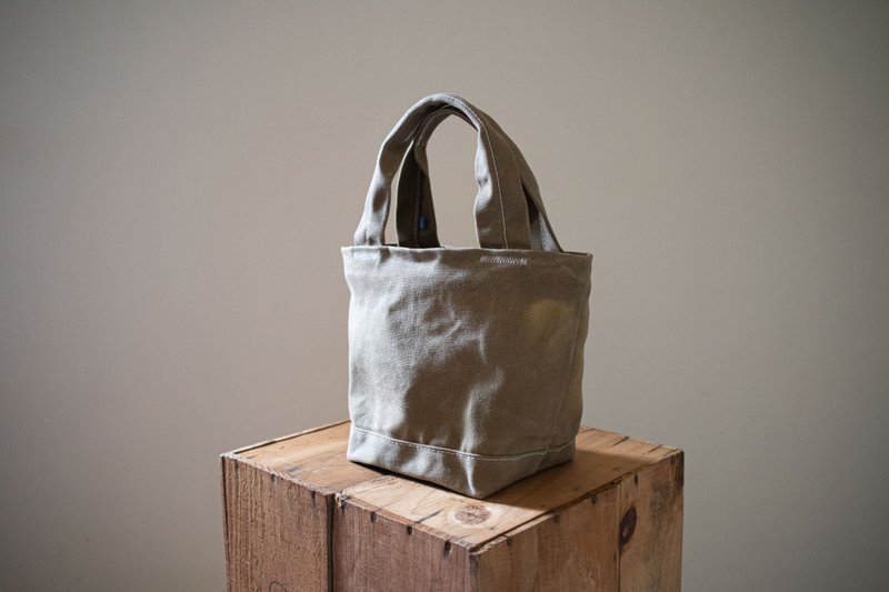 雨天通勤小幫手 台灣蜂蠟 厚磅帆布 大容量便當袋 Bento | 麻褐 - 手提包/手提袋 - 棉．麻 卡其色