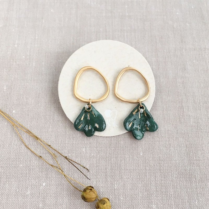 Camping under the tree earrings ピアス 925 sterling silver ear pin - Earrings & Clip-ons - Porcelain Green