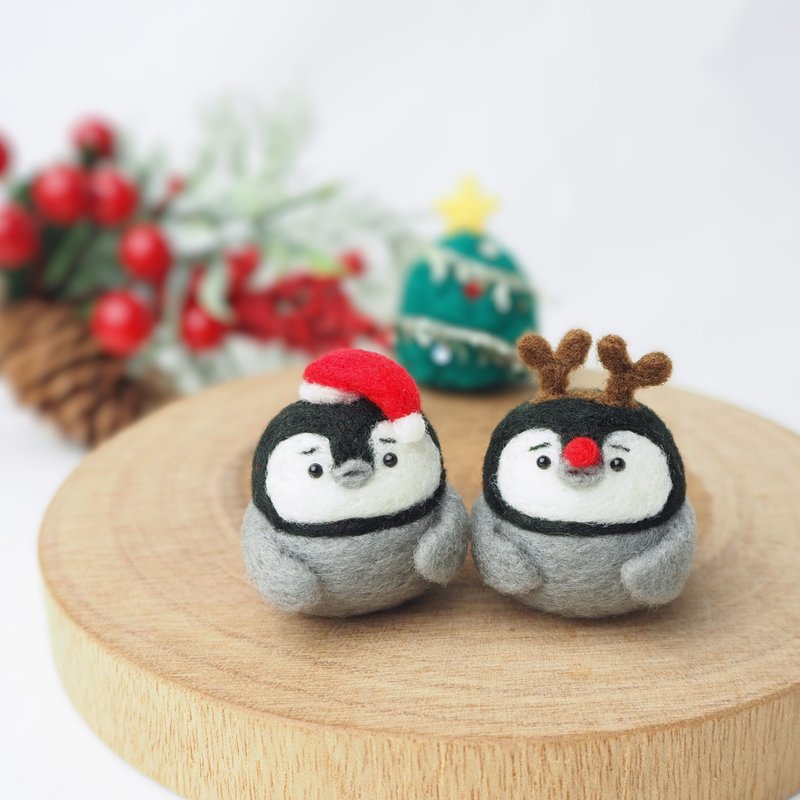 Penguin Chicks Santa and Reindeer Set - Wool Felt - ตุ๊กตา - ขนแกะ สีแดง