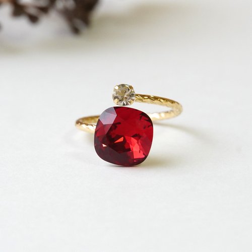 Crystal drops 猩紅色大型方形水晶玻璃叉環紅色